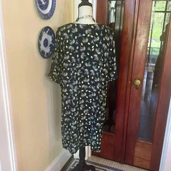 Eloquii | Navy Floral Puff Sleeve Shift Dress - Picture 4 of 7